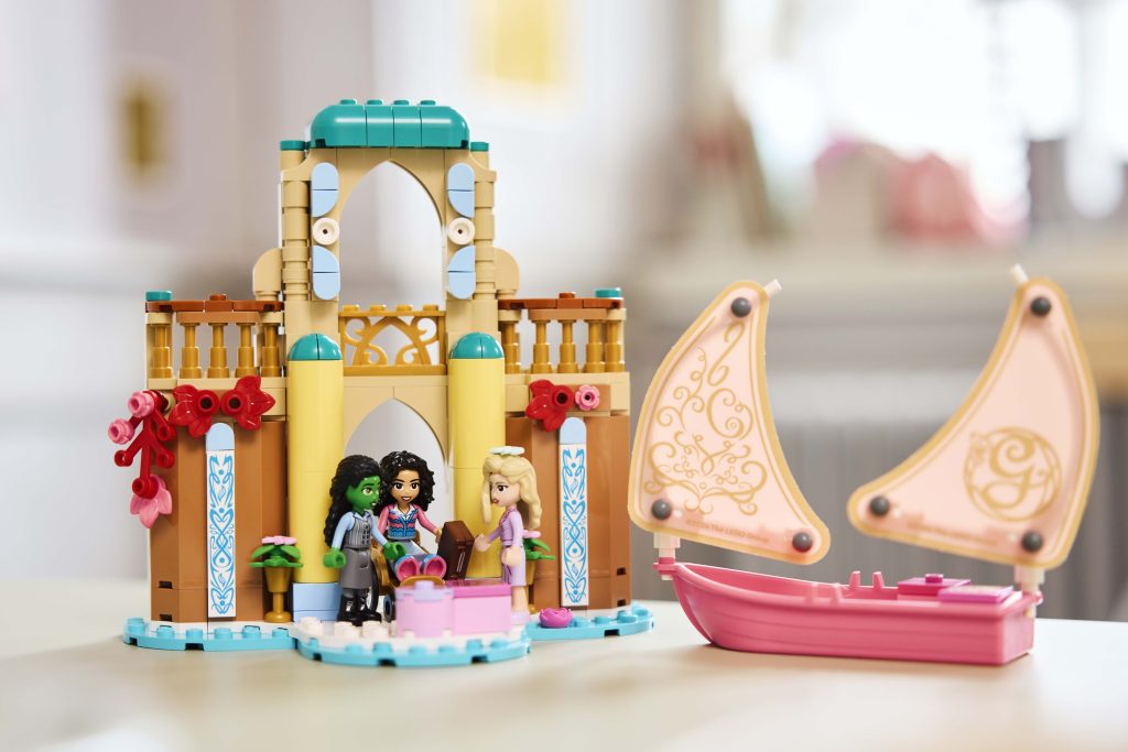 LEGO Wicked Glinda, Elphaba & Nessarose at Shiz University