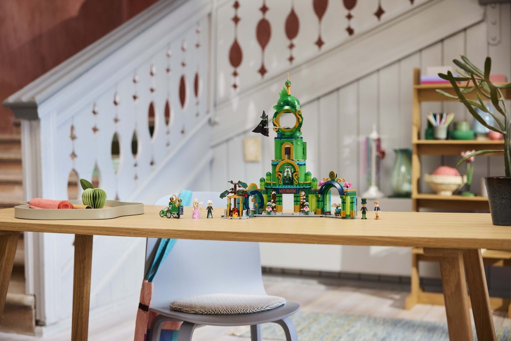 LEGO Wicked Welcome to Emerald City